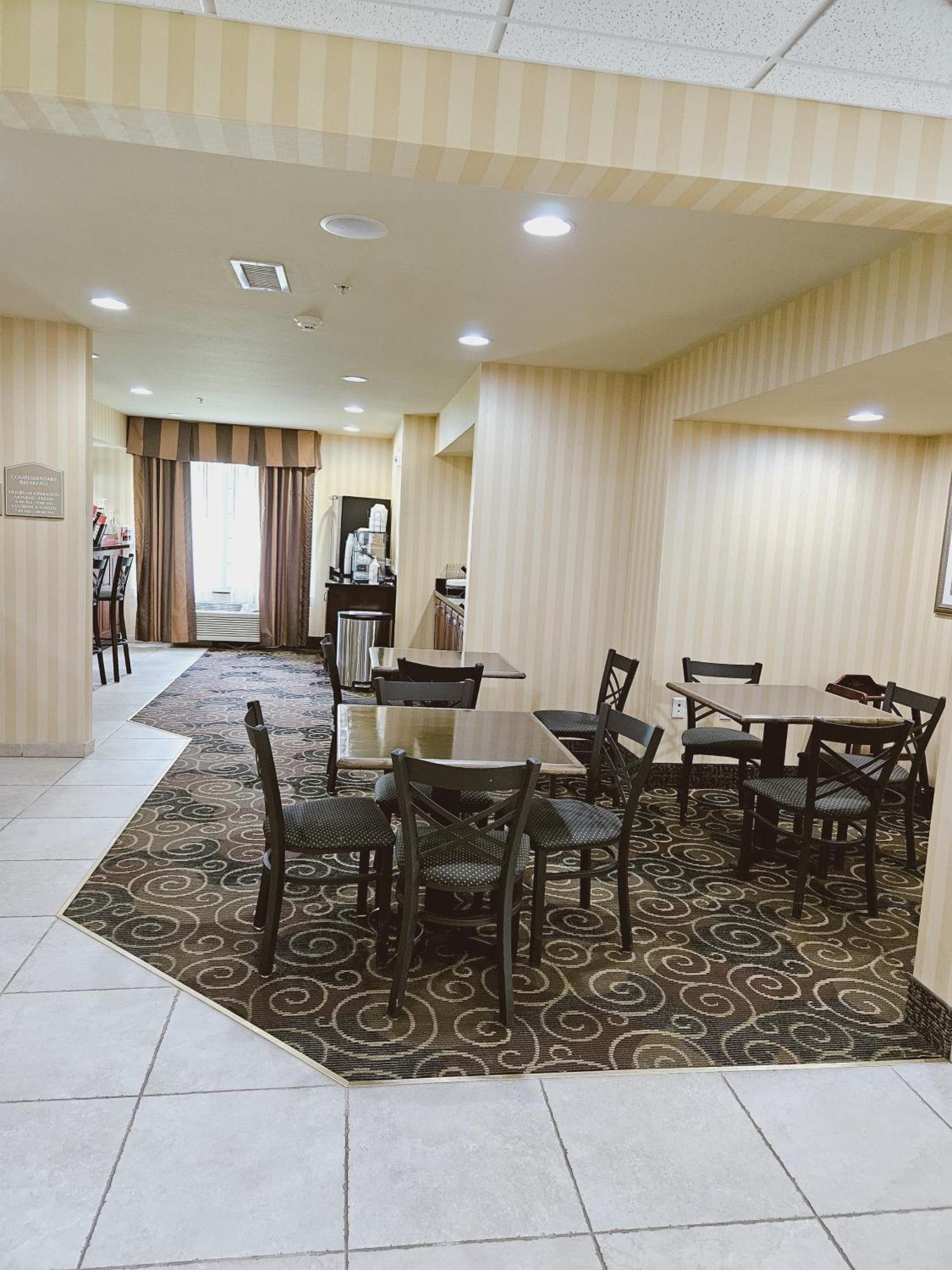 Cobblestone Inn & Suites - Bloomfield Exterior photo