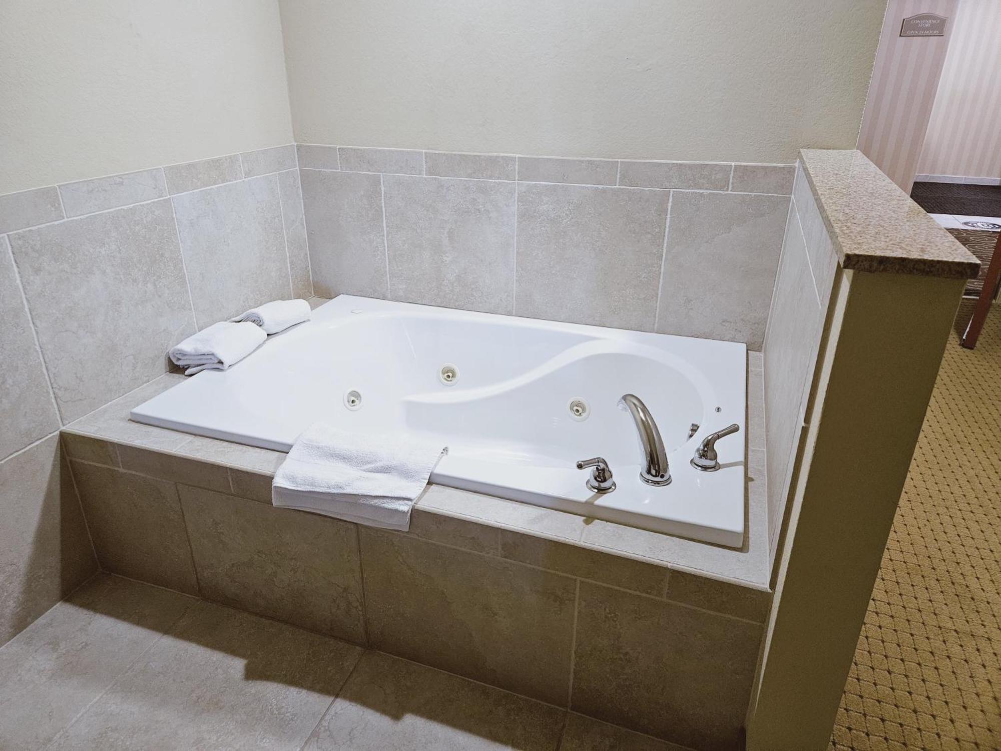Cobblestone Inn & Suites - Bloomfield Exterior photo