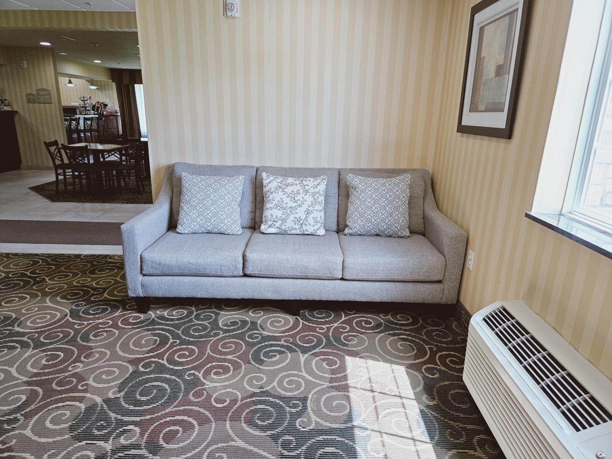 Cobblestone Inn & Suites - Bloomfield Exterior photo