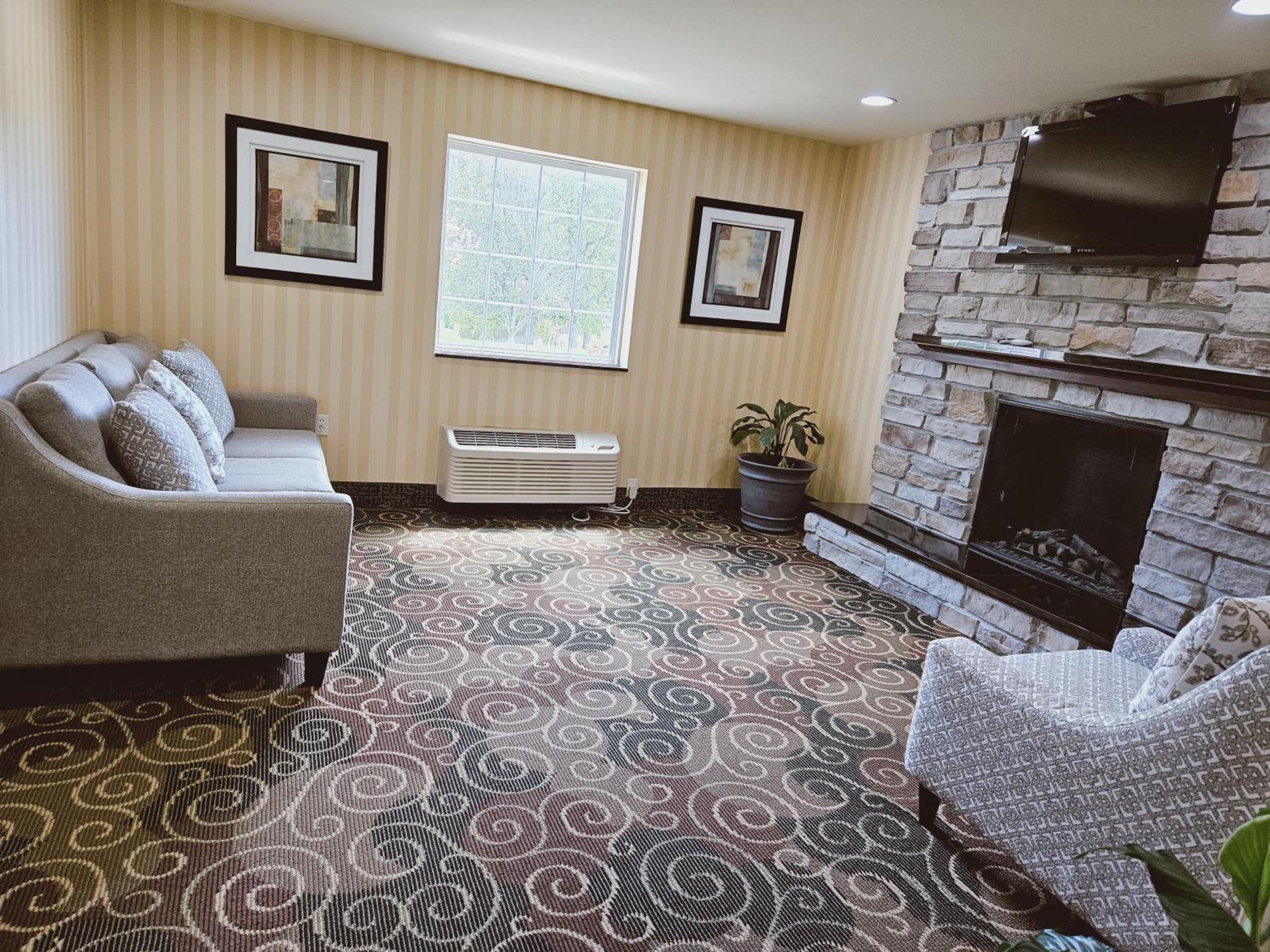 Cobblestone Inn & Suites - Bloomfield Exterior photo