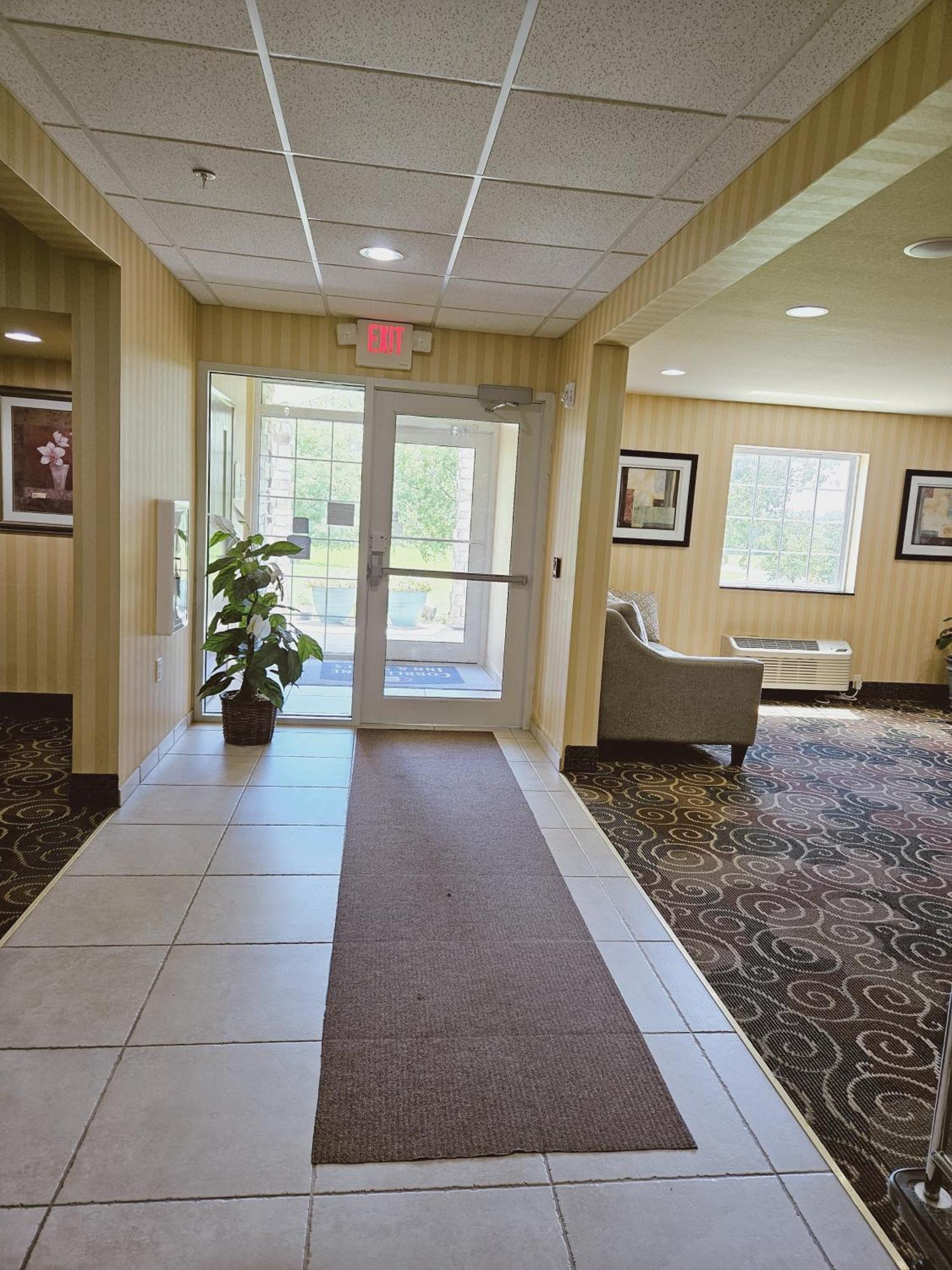 Cobblestone Inn & Suites - Bloomfield Exterior photo