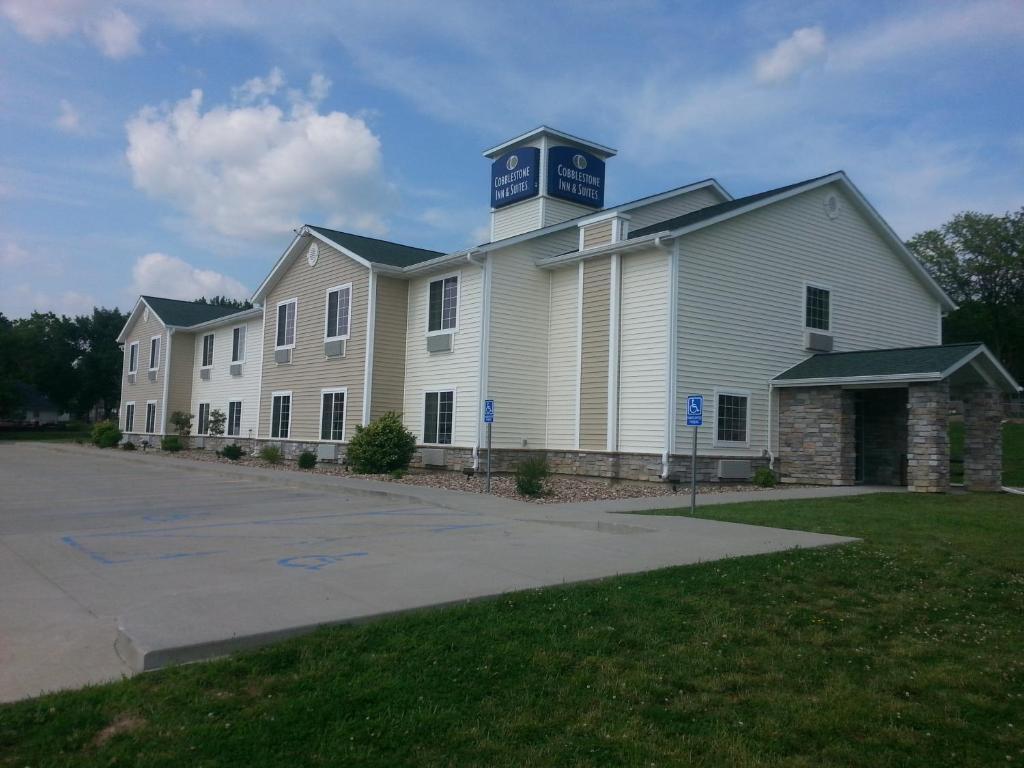 Cobblestone Inn & Suites - Bloomfield Exterior photo