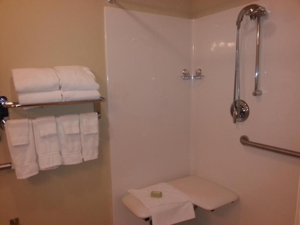 Cobblestone Inn & Suites - Bloomfield Exterior photo