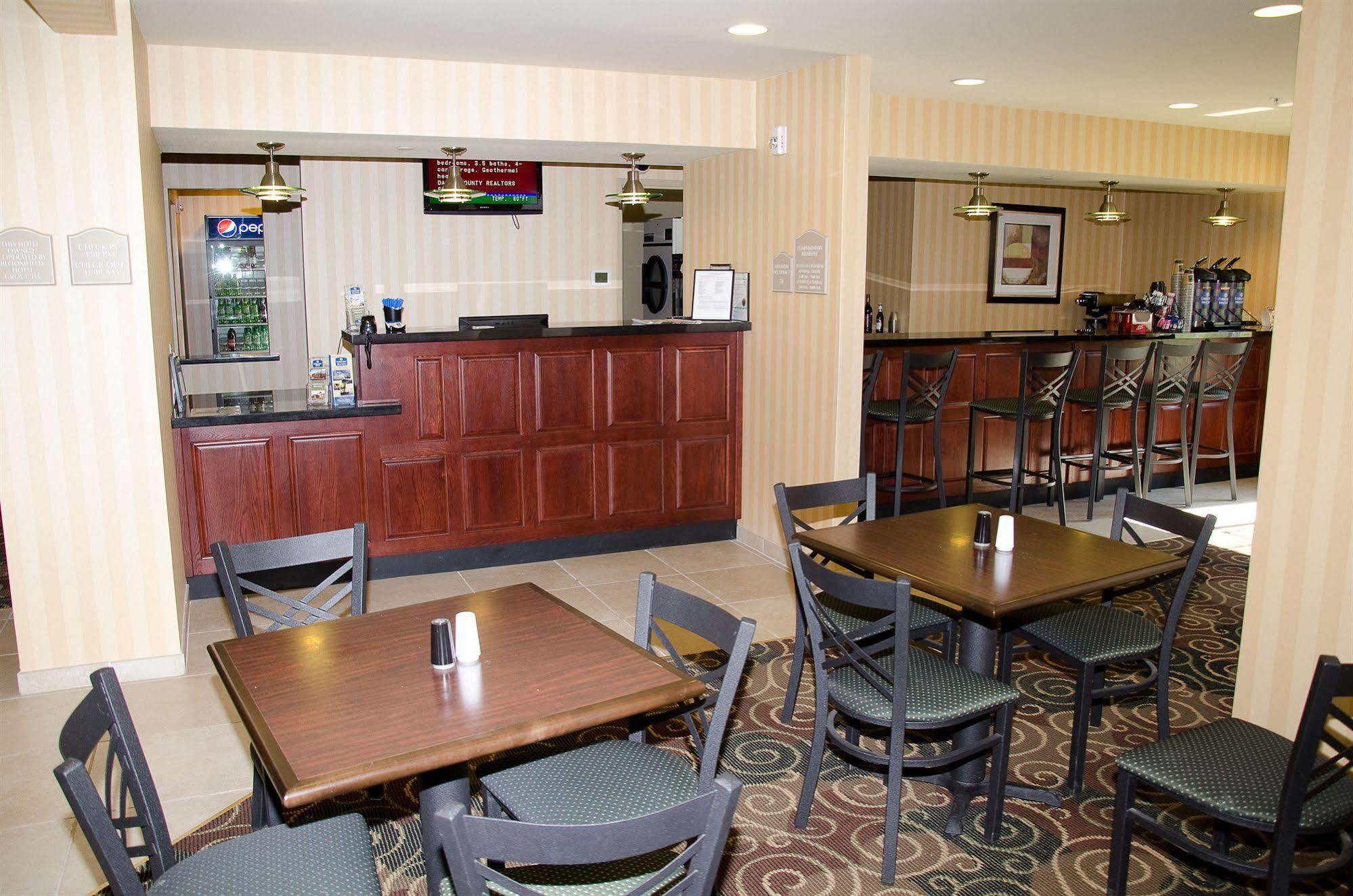 Cobblestone Inn & Suites - Bloomfield Exterior photo